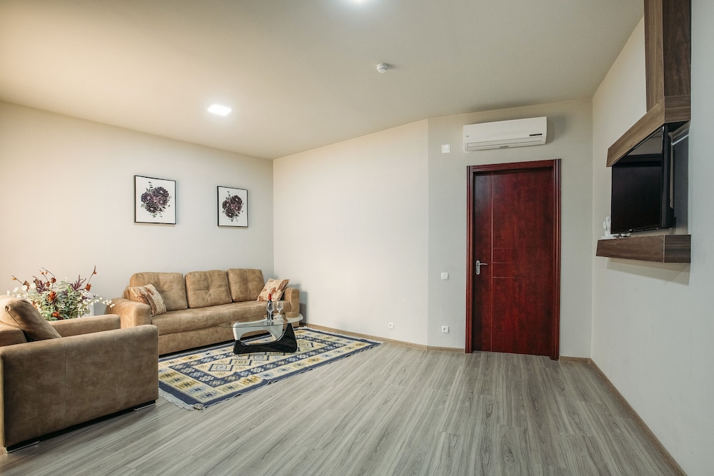 Family Room photo 3