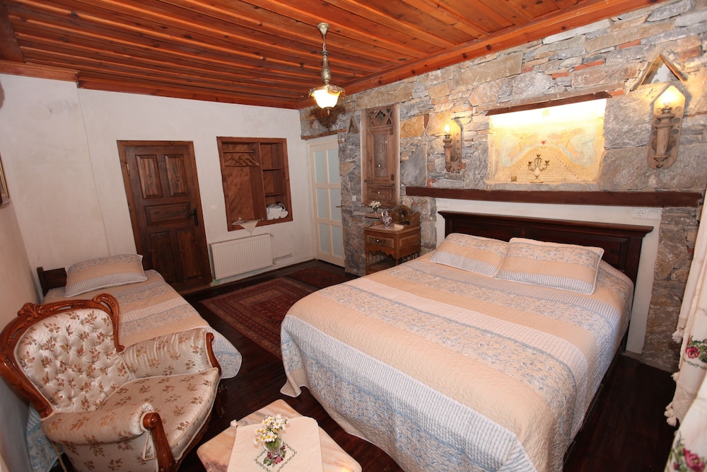 Triple Room - Photo 9