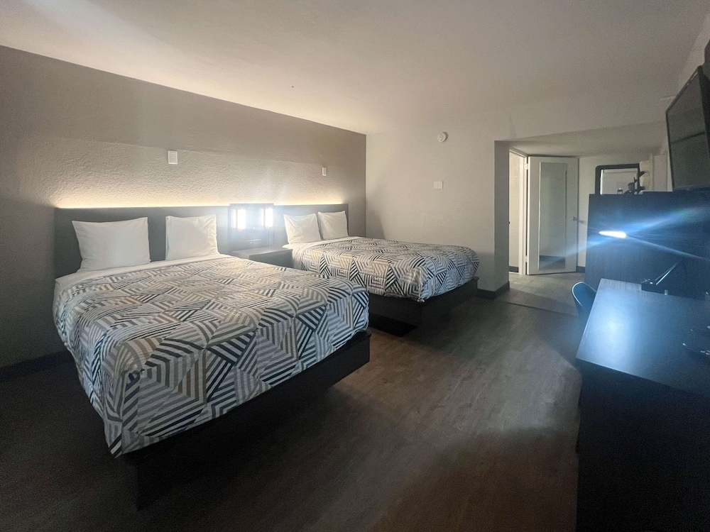 Standard Room, 2 Double Beds, Non Smoking, Refrigerator & Microwave - Photo 8