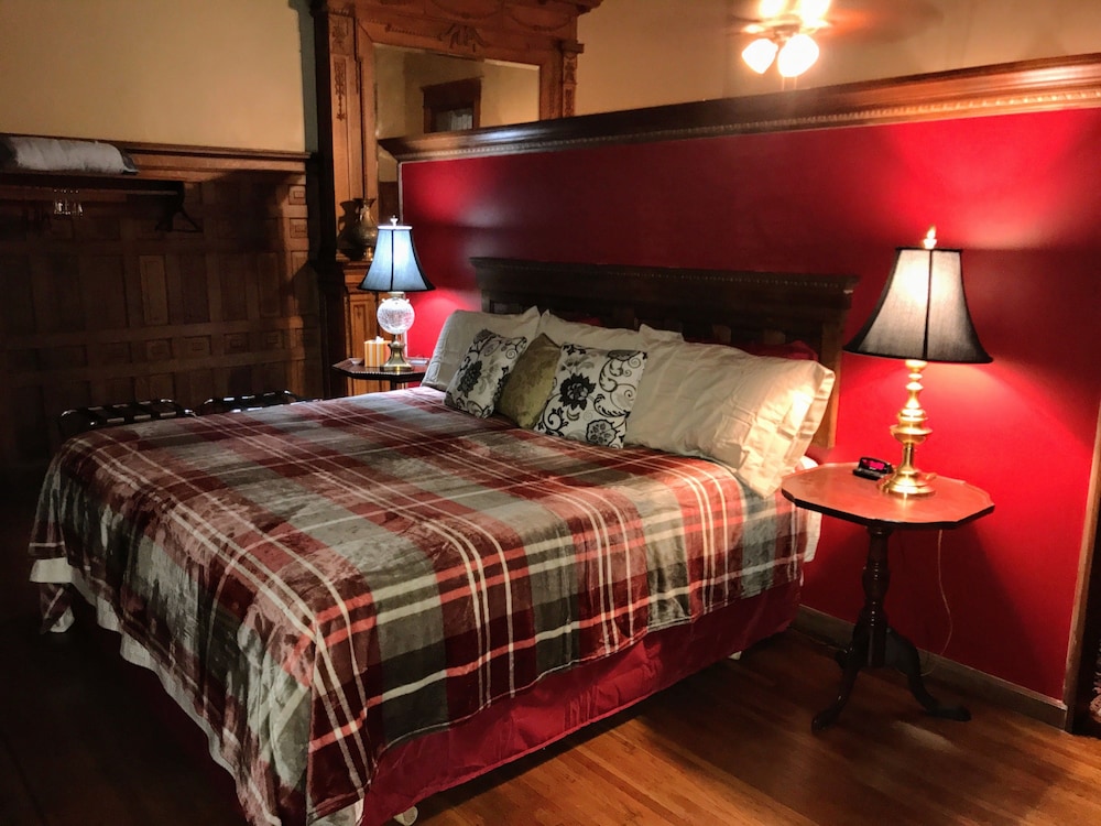 Grand Suite, 1 King Bed, Private Bathroom, Ground Floor photo 1