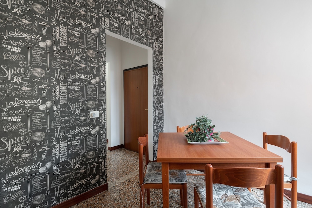 Classic Apartment, 2 Bedrooms, Canal View (Check-in online) photo 3