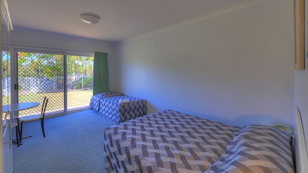 Standard Suite, 1 Bedroom, Non Smoking (Queen/Single) photo 2
