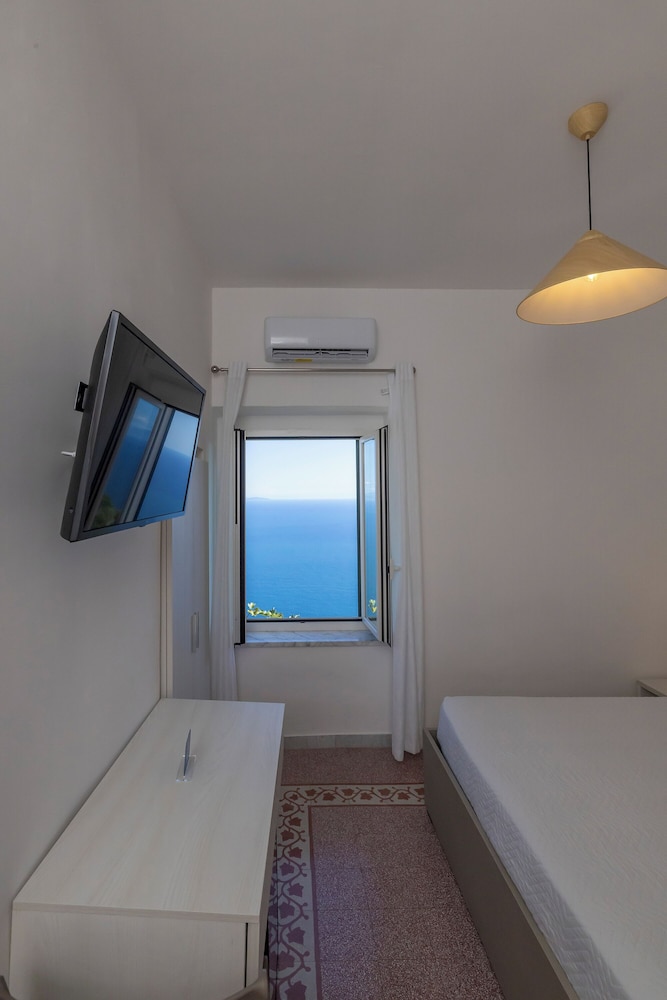 Standard Room, 1 Double Bed, Private Bathroom, Sea View photo 2