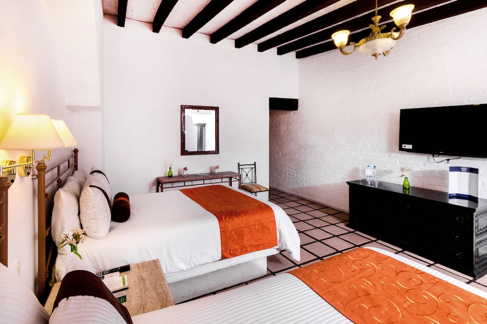 Standard Room, 2 Double Beds - Photo 1