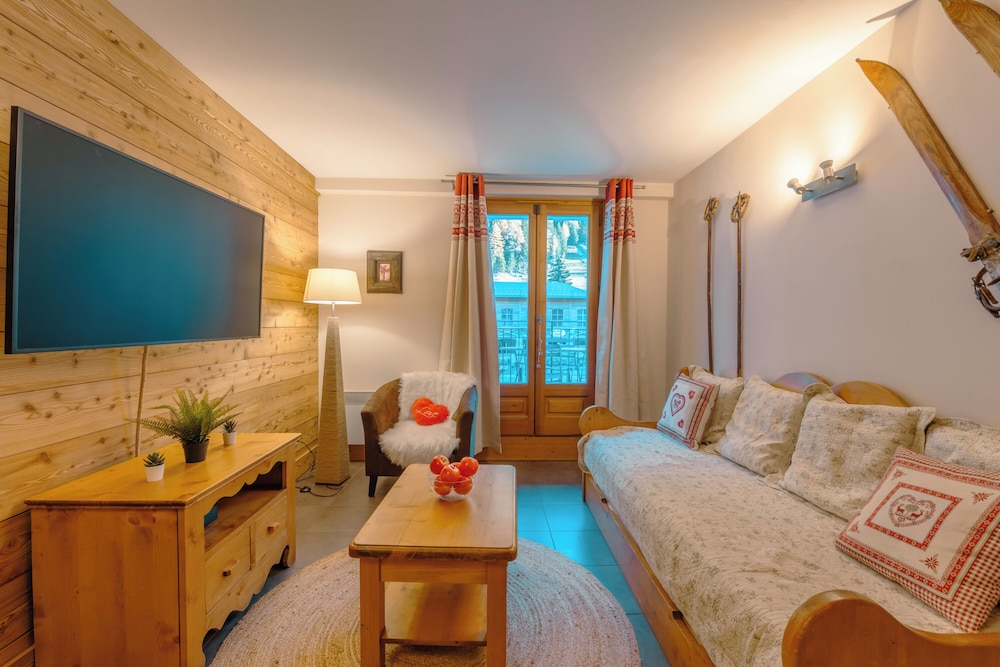 Family Apartment, Multiple Bedrooms (Vallorcine Loriaz 14 ski in / ski out)