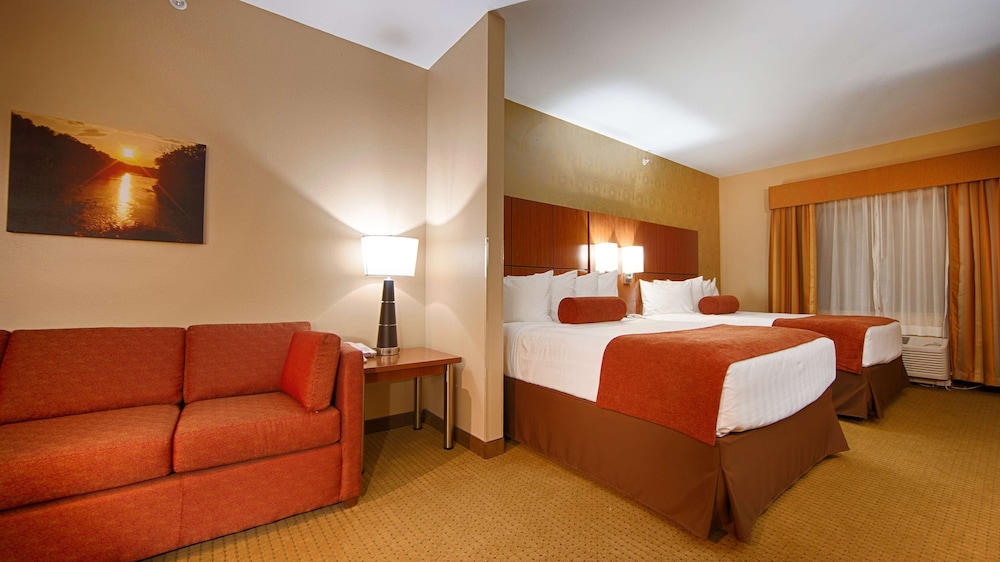 Suite, 2 Queen Beds, Non Smoking, Refrigerator & Microwave photo 1