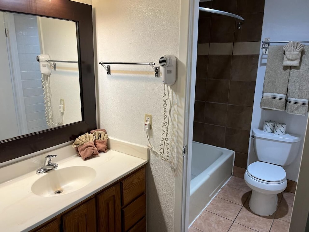 Deluxe Triple Room photo 3