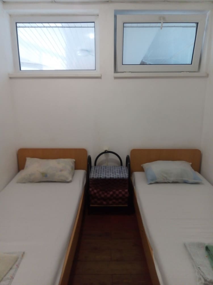 Economy Twin Room photo 1