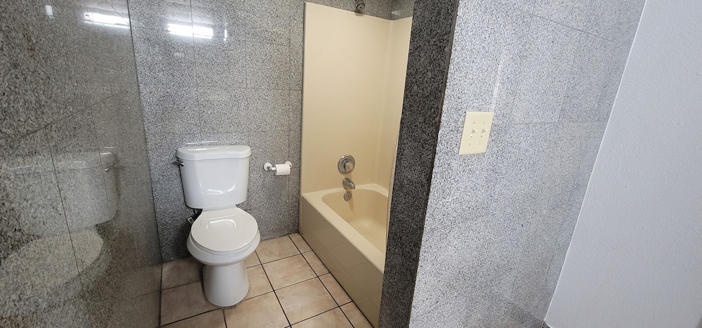 Basic Single Room, 1 Bedroom, Non Smoking photo 2