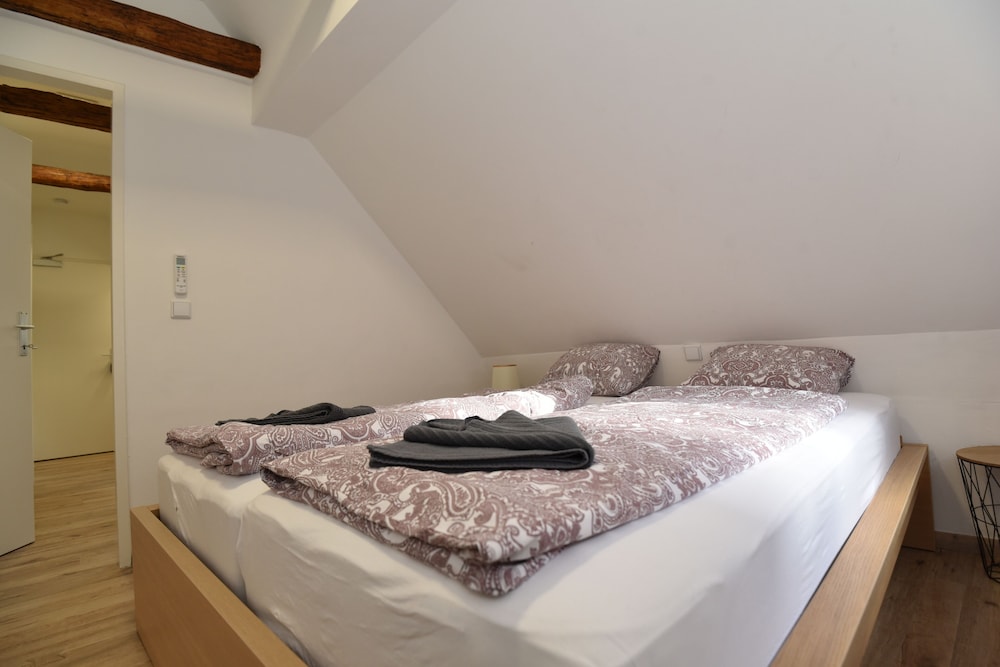 Studio Suite, 1 Queen Bed, Non Smoking, Kitchen photo 3