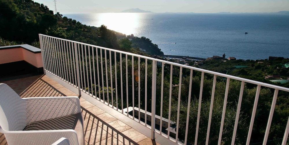 Suite, 2 Bedrooms, Sea View photo 2