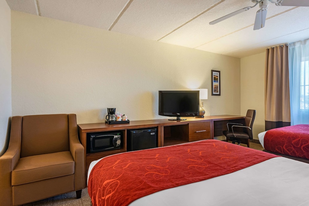 Accessible Room with 2 Queen Beds - Photo 3