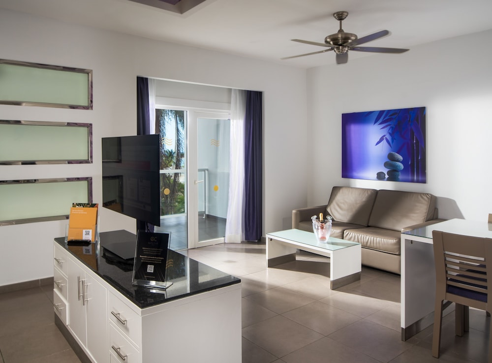 Suite, Jetted Tub, Ocean View (elite Club, E)