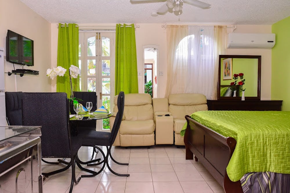 Comfort Studio, 1 Queen Bed, Non Smoking photo 3