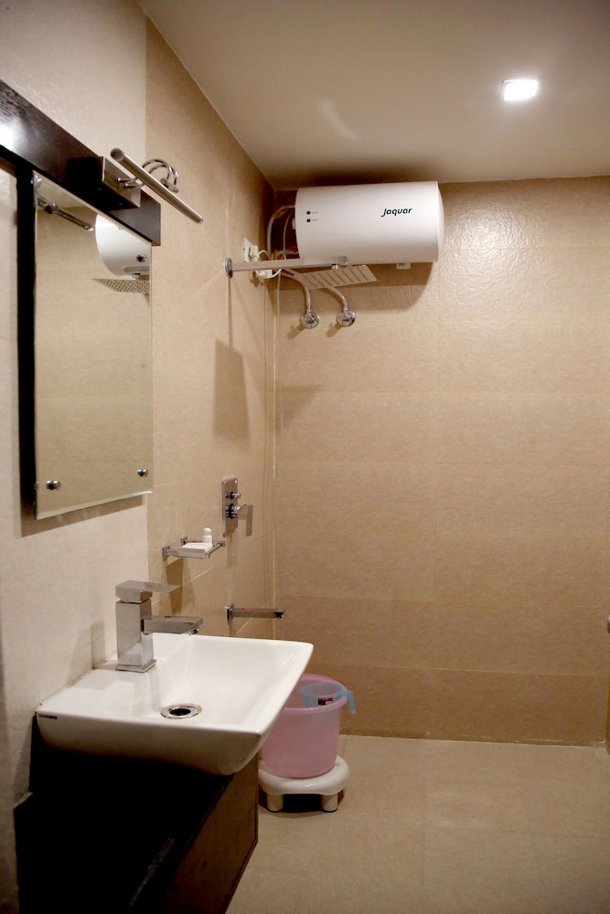 Deluxe Room - Photo 3