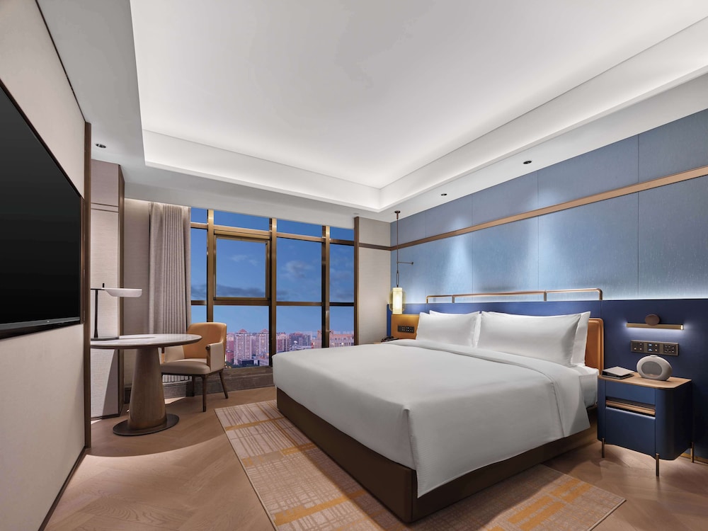 Suite, 1 King Bed (Ambassador)