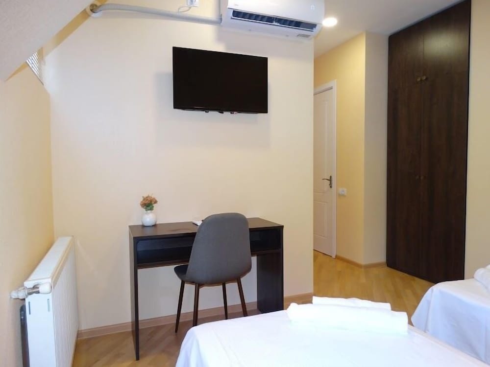 Basic Twin Room (403) photo 2