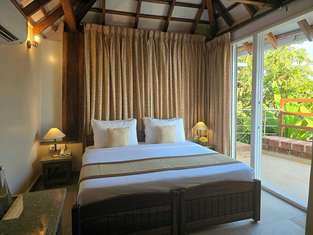 Deluxe Room With Balcony photo 3