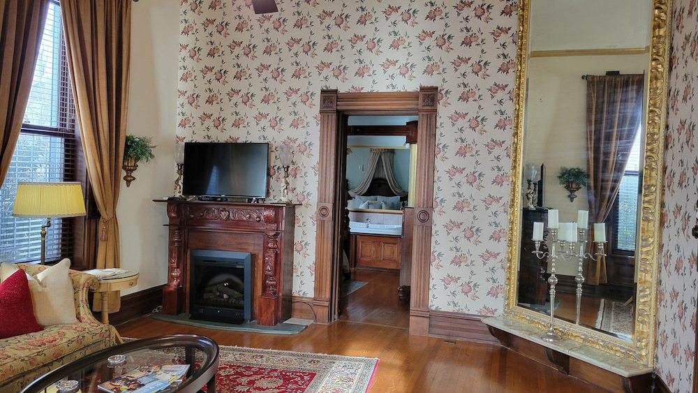 Luxury Suite photo 2