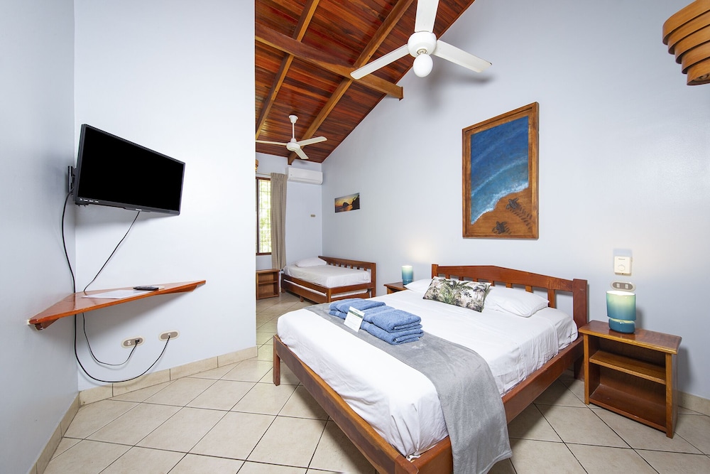 Superior Room, Multiple Beds, Refrigerator & Microwave, Pool View photo 3