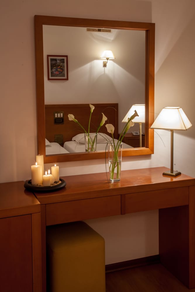 Standard Triple Room, Private Bathroom - Photo 2