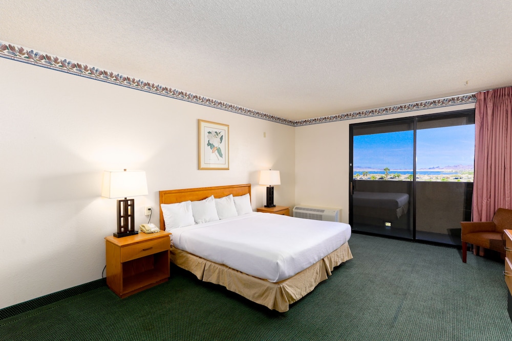 Deluxe Room, 1 King Bed, Non Smoking, Kitchen photo 2