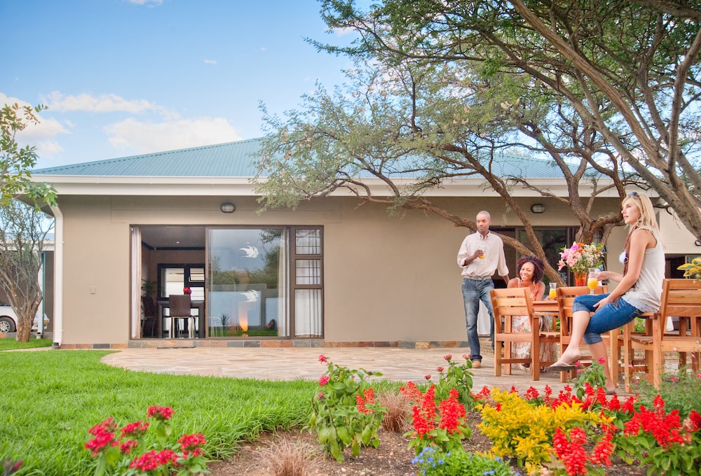 Luxury Villa, 3 Bedrooms, 2 Bathrooms, Garden View