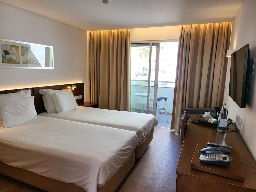 Superior Twin Room, Non Smoking (Rocamar) photo 1