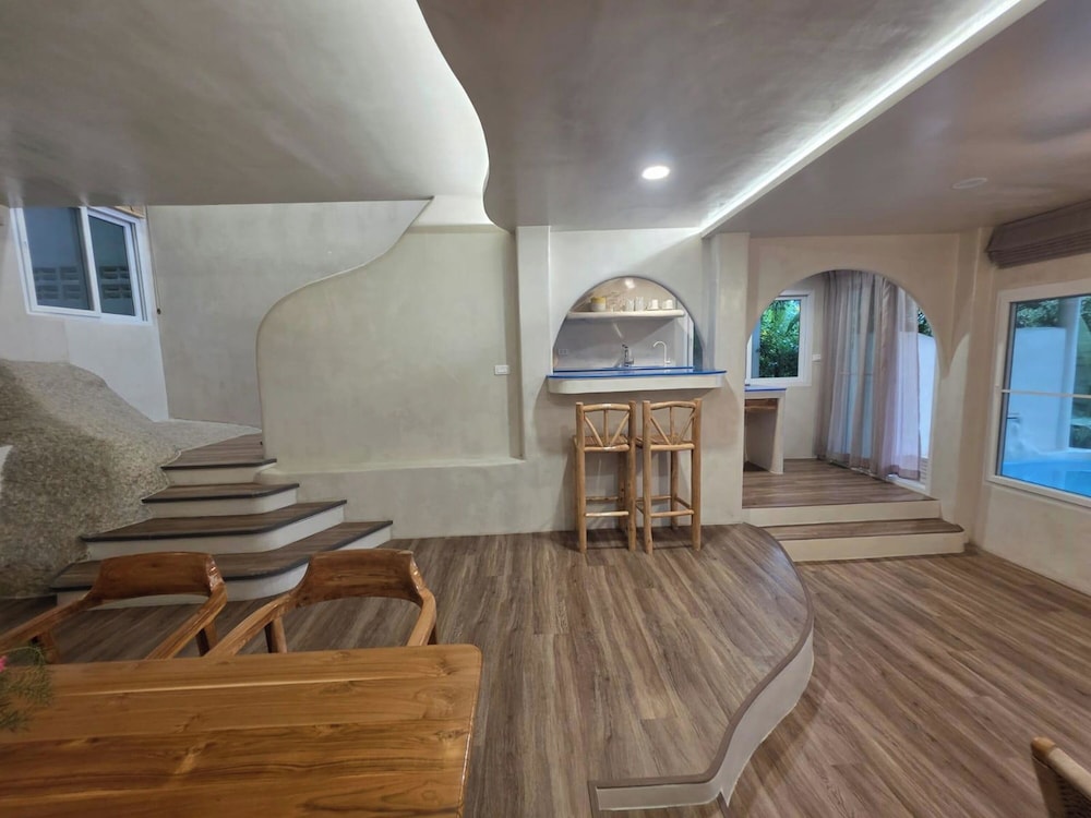 Luxe Suite with Plunge Pool and Seaview - Photo 2