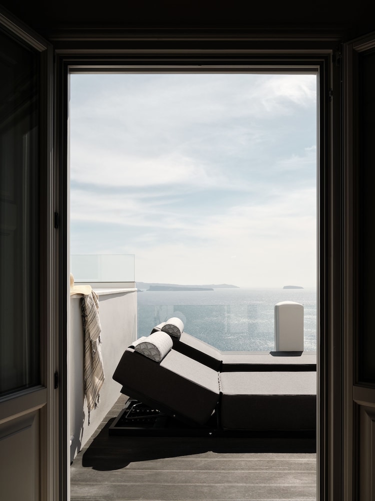 Superior Suite outdoor hot tub sea view - Photo 5