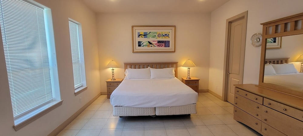 Condo, 2 Bedrooms