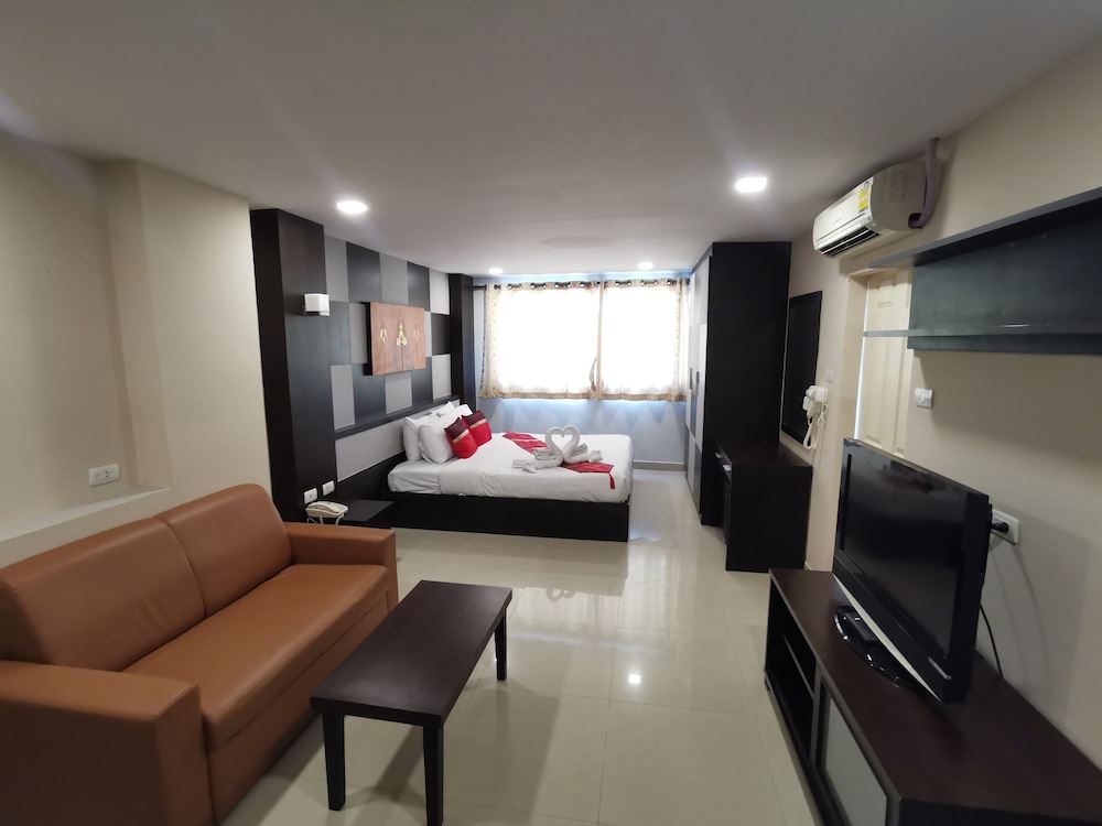 Deluxe Double or  Twin with Breakfast and Airport Transfer - Photo 21