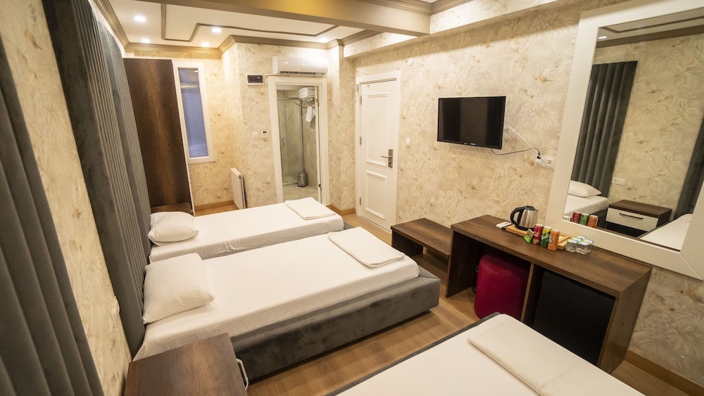 Superior Triple Room photo 2