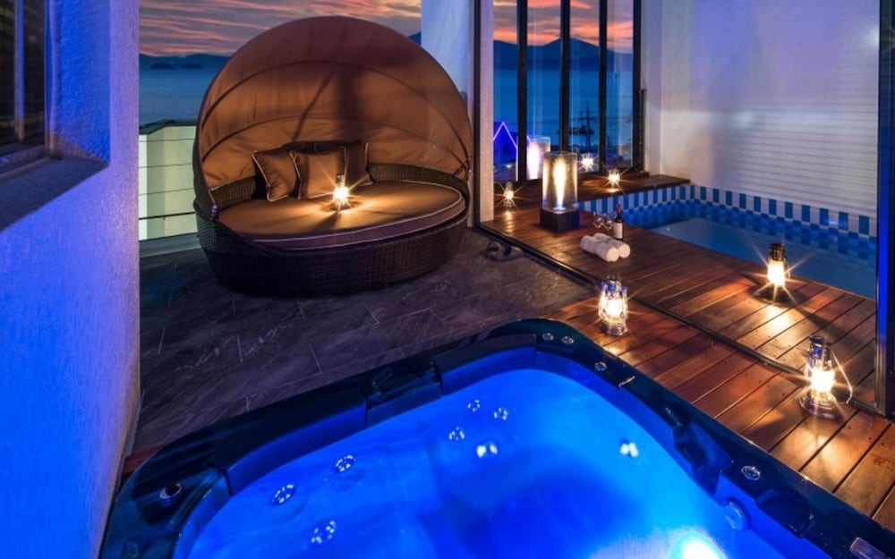Room (VIP102)