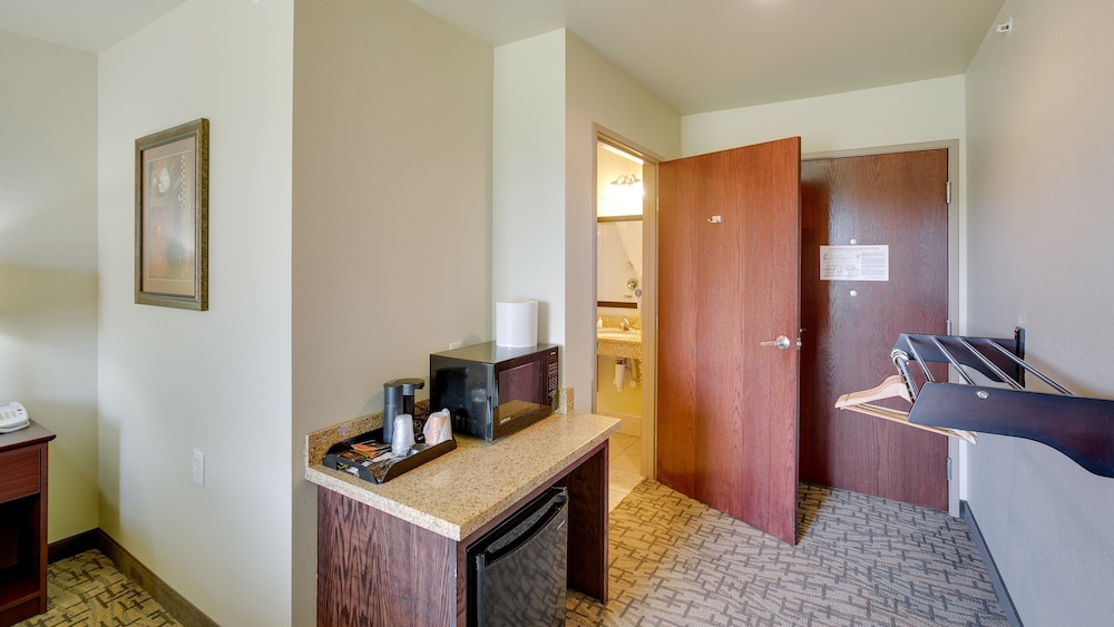 Suite, 1 King Bed, Non Smoking - Photo 2