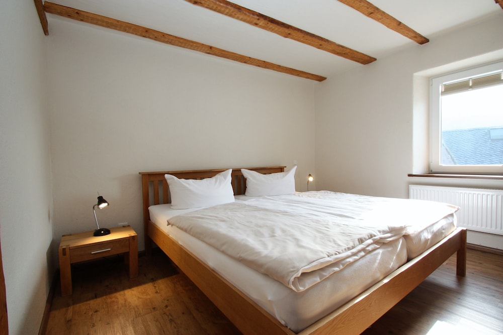 House, 4 Bedrooms photo 1