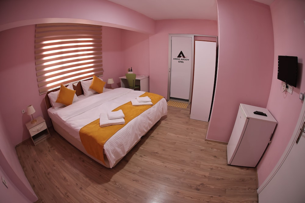 Standard Double or Twin Room - Photo 1