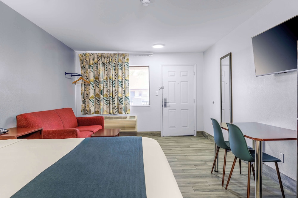 Standard Suite, 1 King Bed, Non Smoking, Kitchenette