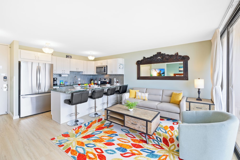 Diamond Head and Ocean views with King Bed and Parking: Condo, 1 Bedroom, Air conditioning, Ocean View (0146) photo