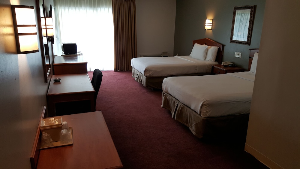 Room, 2 Queen Beds photo 2