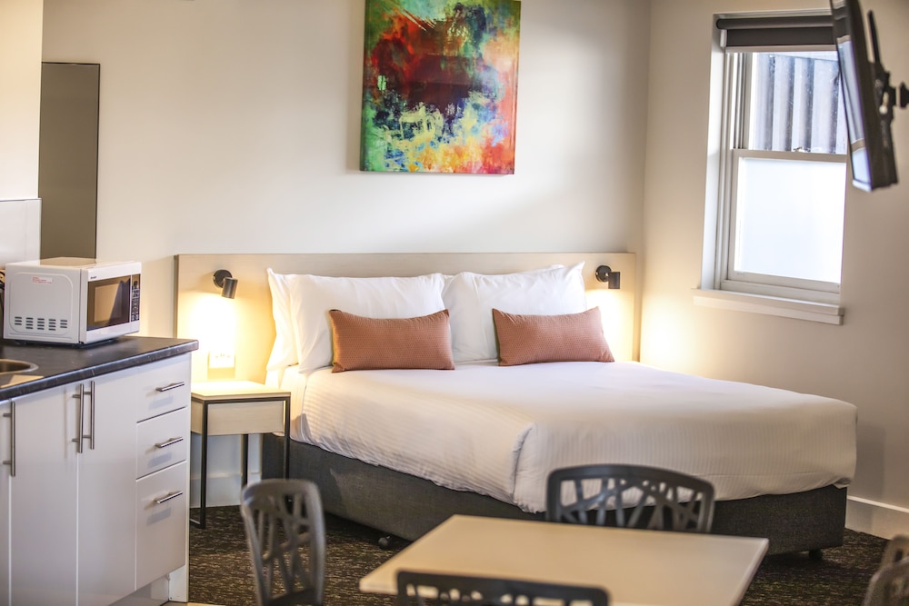 Standard Studio, Multiple Beds photo 3