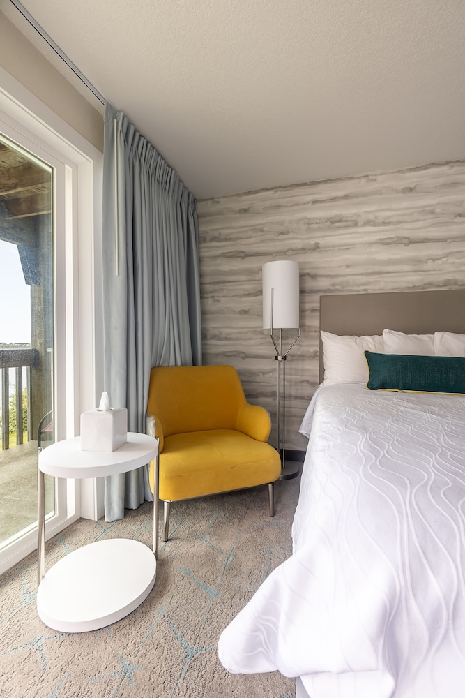 Deluxe Room, 2 Queen Beds, River View