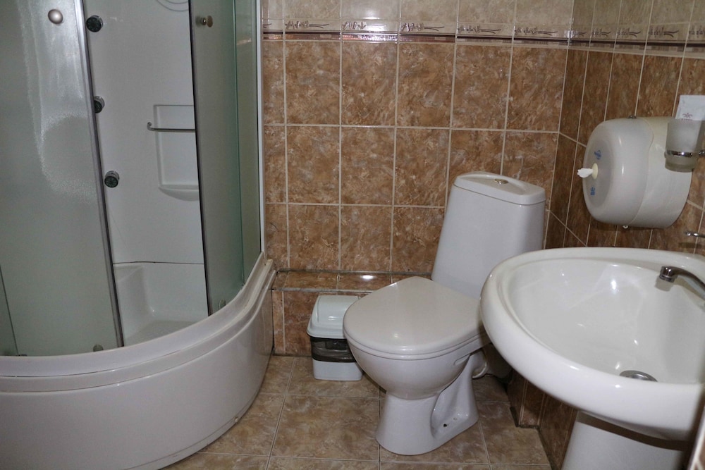 Standard Twin Room, Private Bathroom photo 3