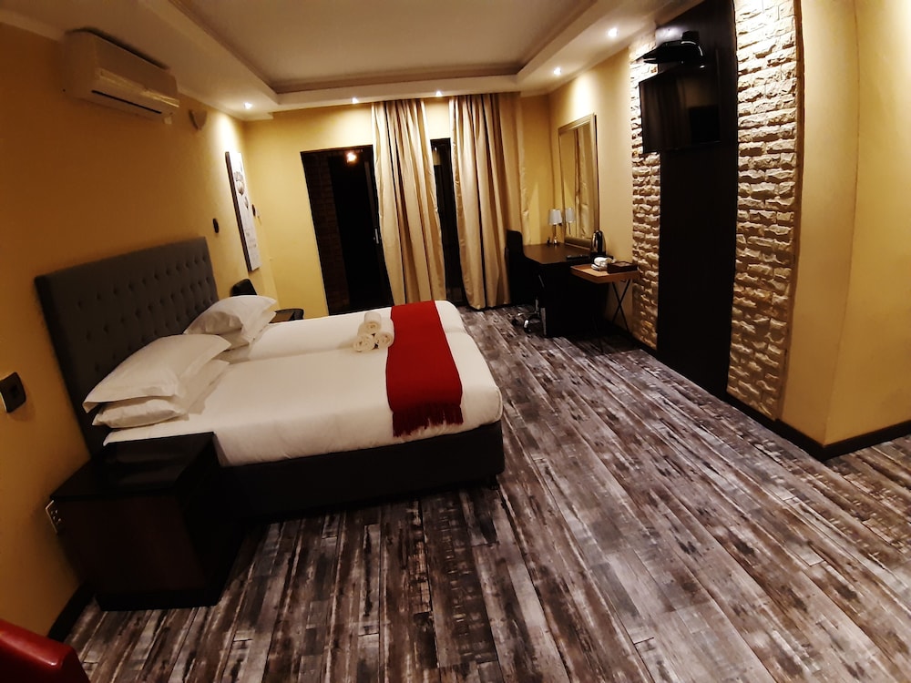 Twin Room - Photo 14