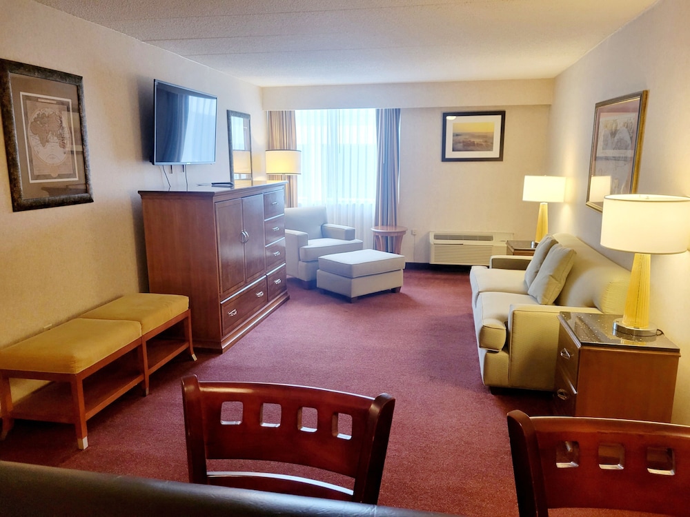 2 Room King Suite Non-Smoking, No Pets photo 1