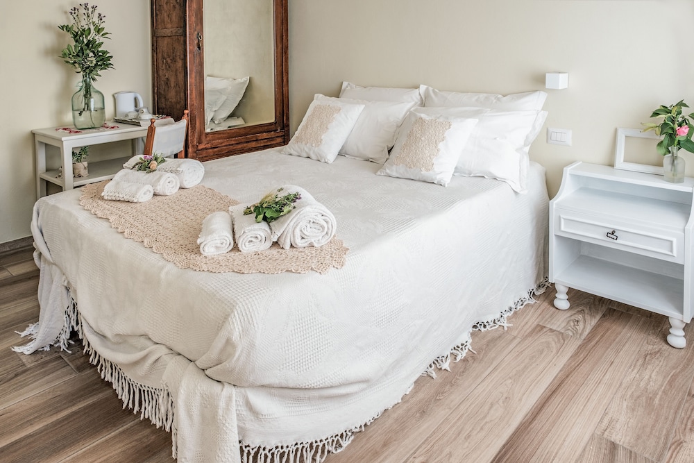 Basic Single Room, 1 Bedroom, Garden Area photo 1