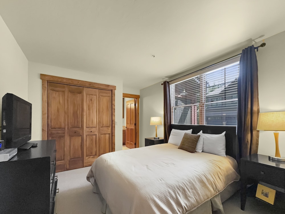 Condo, 3 Bedrooms