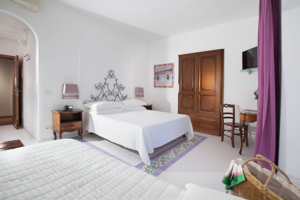 Standard Triple Room, Sea View photo 3