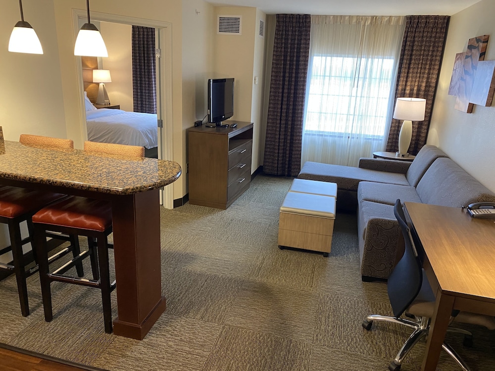 Suite, 1 Queen Bed, Kitchen, River View - Photo 6