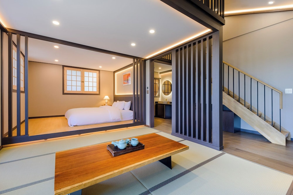 Premier Duplex - Photo 8